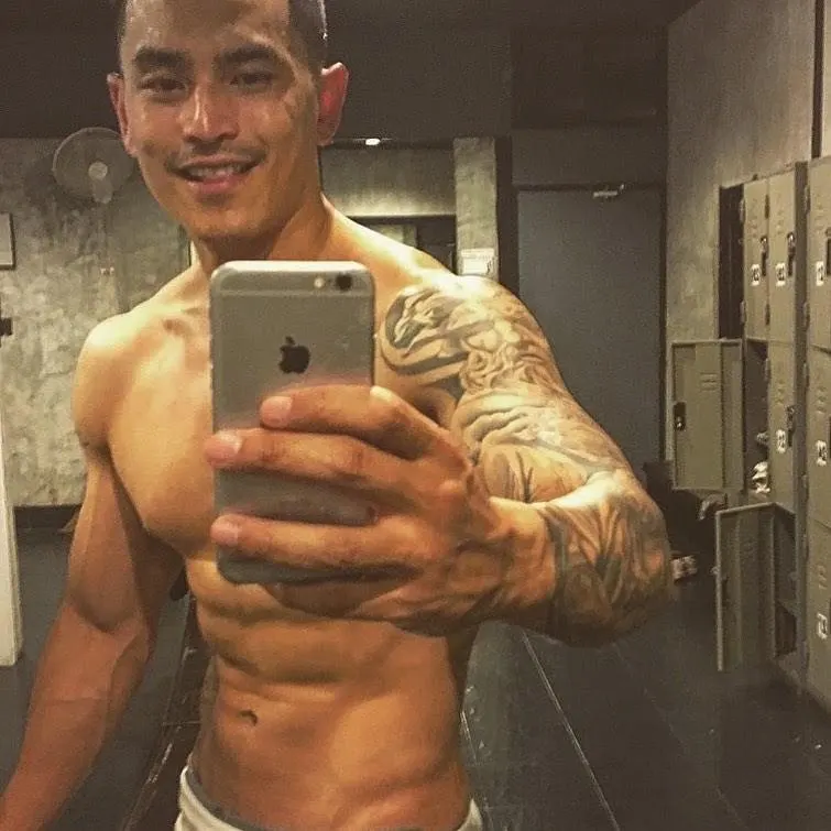 หล่อดูดีมากบรรดาสามี