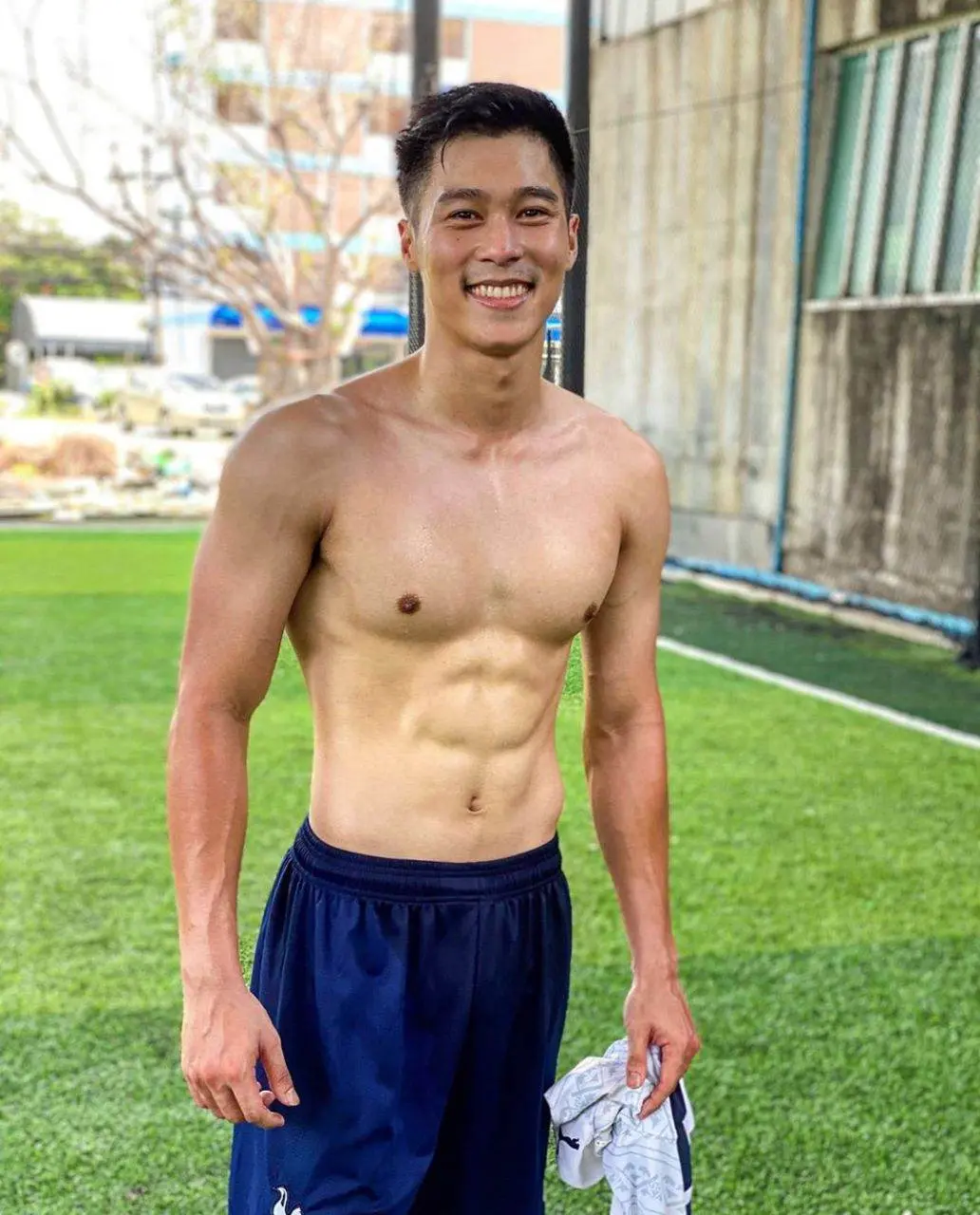 หล่อดูดีมากบรรดาสามี