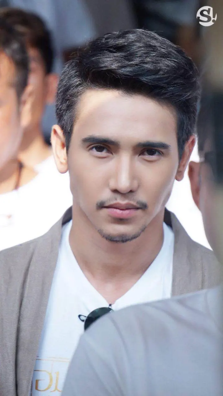 ผัวกับหนวดของเค้า