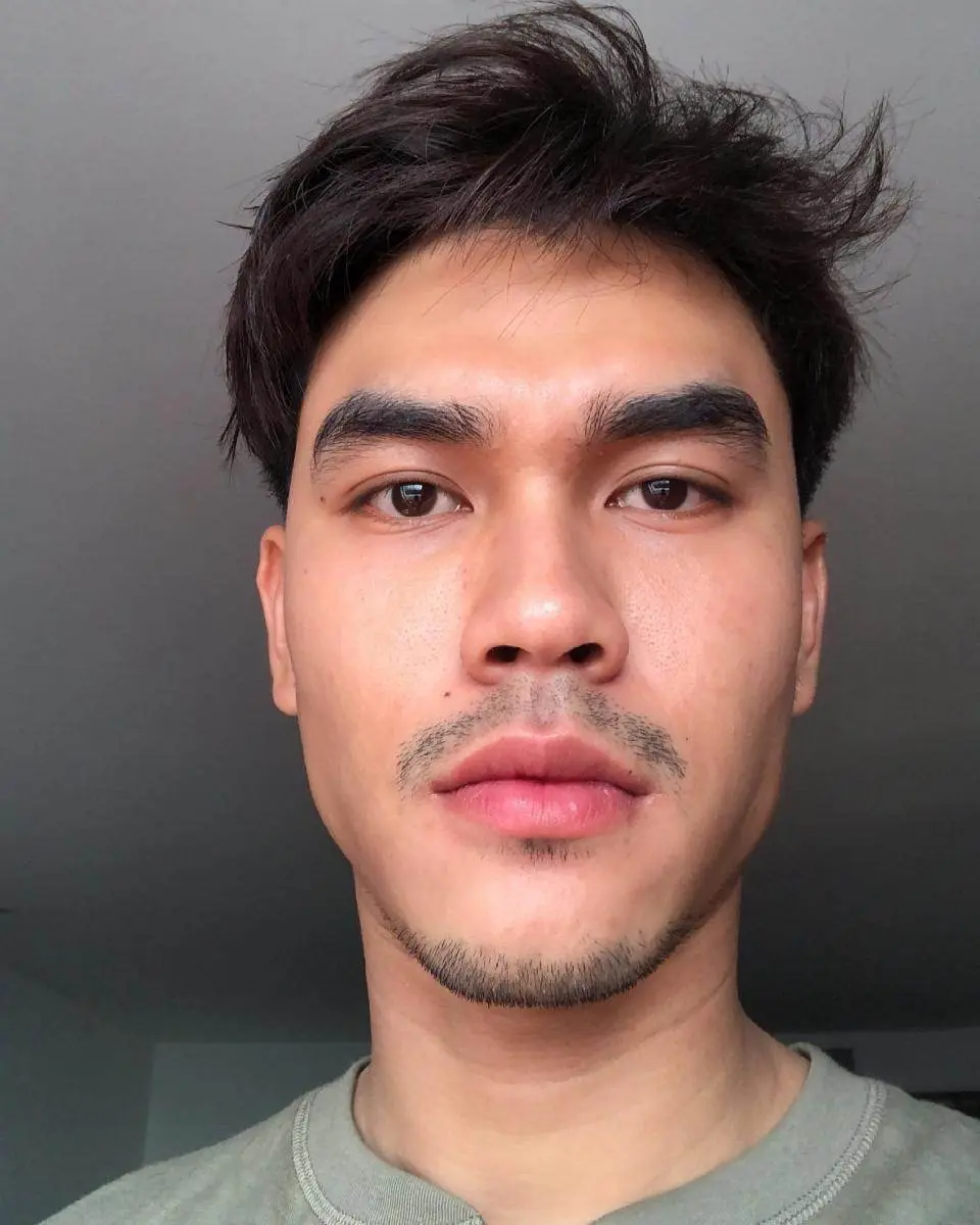 ผัวกับหนวดของเค้า
