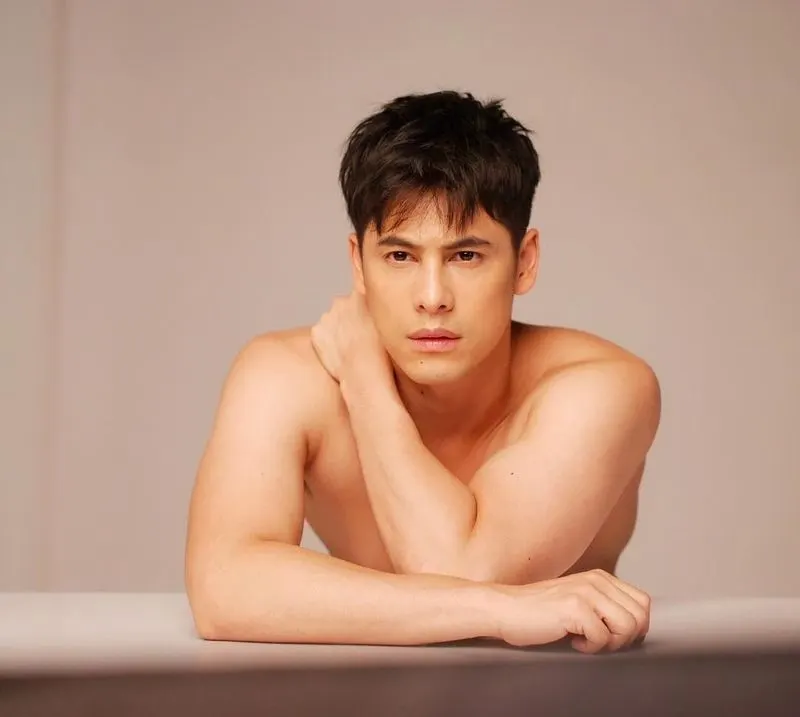 หล่อดอเลี่ยมทอง