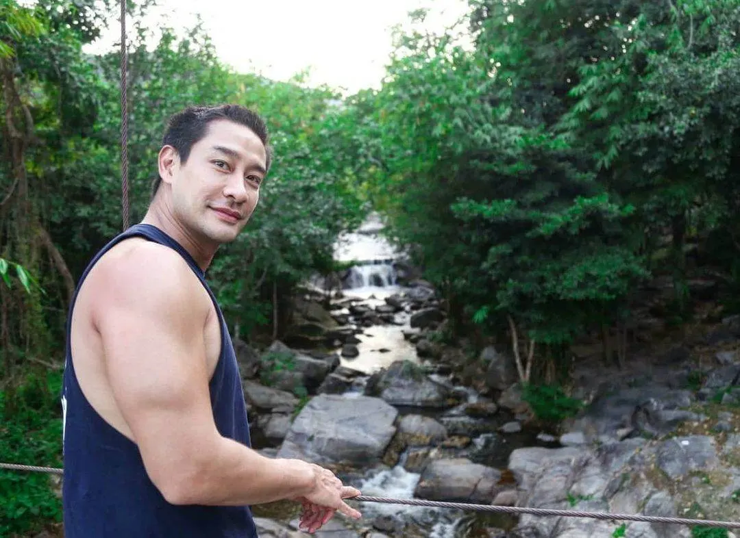 หล่อดอเลี่ยมทอง