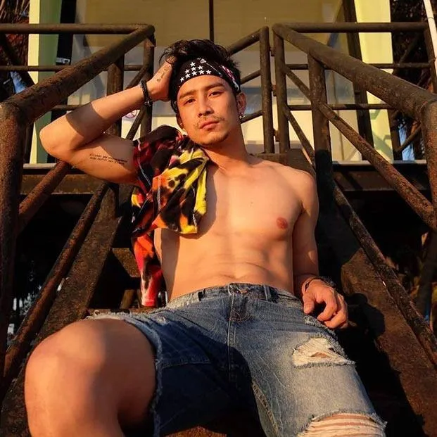 หล่อดอเลี่ยมทอง