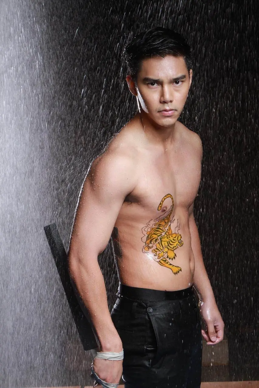 หล่อดอเลี่ยมทอง