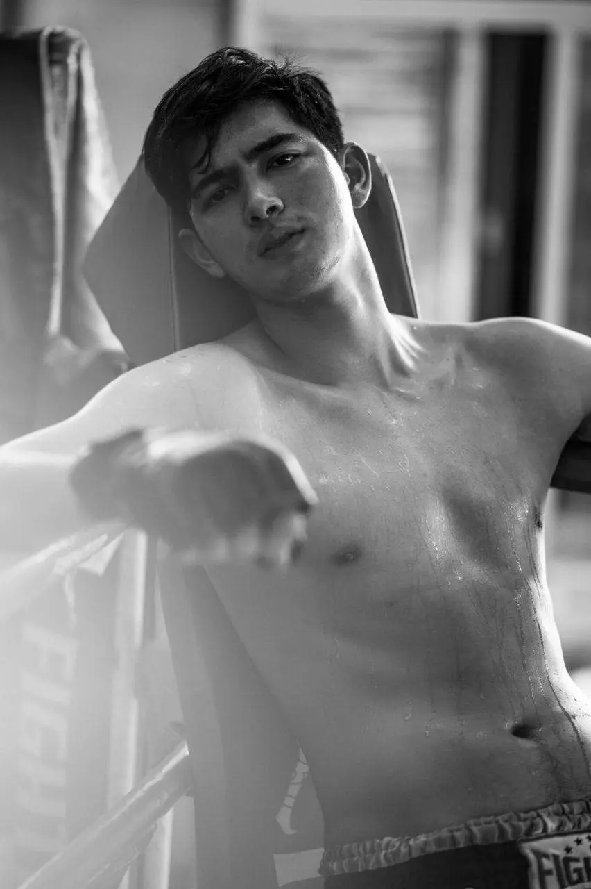 หล่อมากผัวจ๋าาาาา