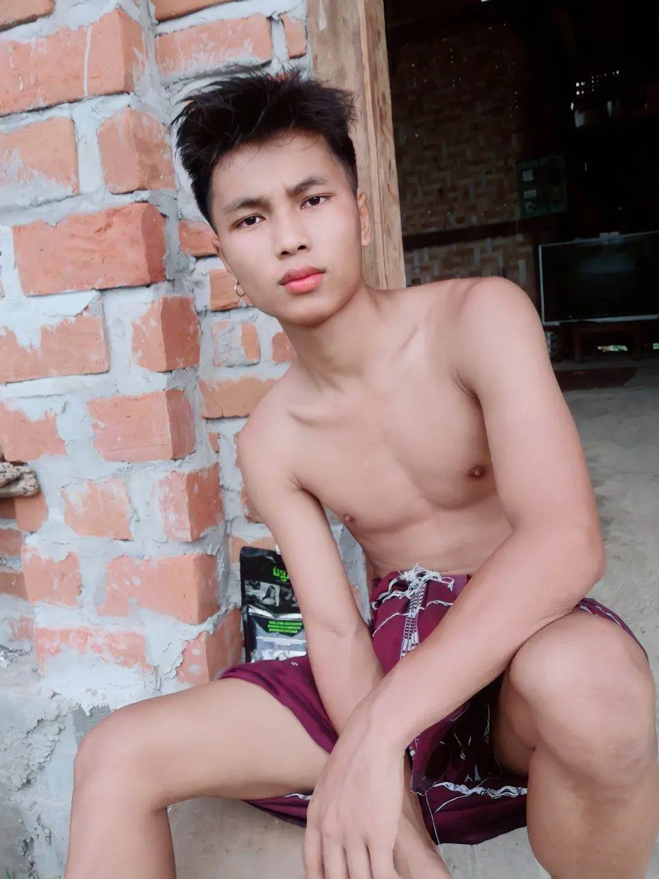 หนุ่มพม่าแซ่บๆ