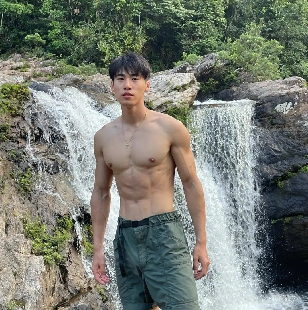 ถอดโชว์เรือนร่าง 2811