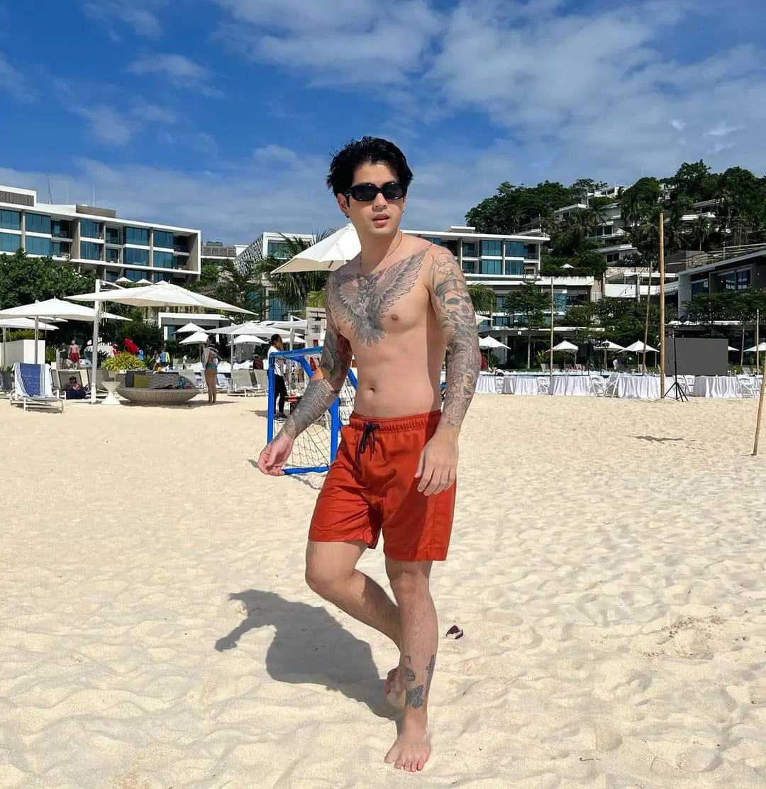 ถอดโชว์เรือนร่าง 2811