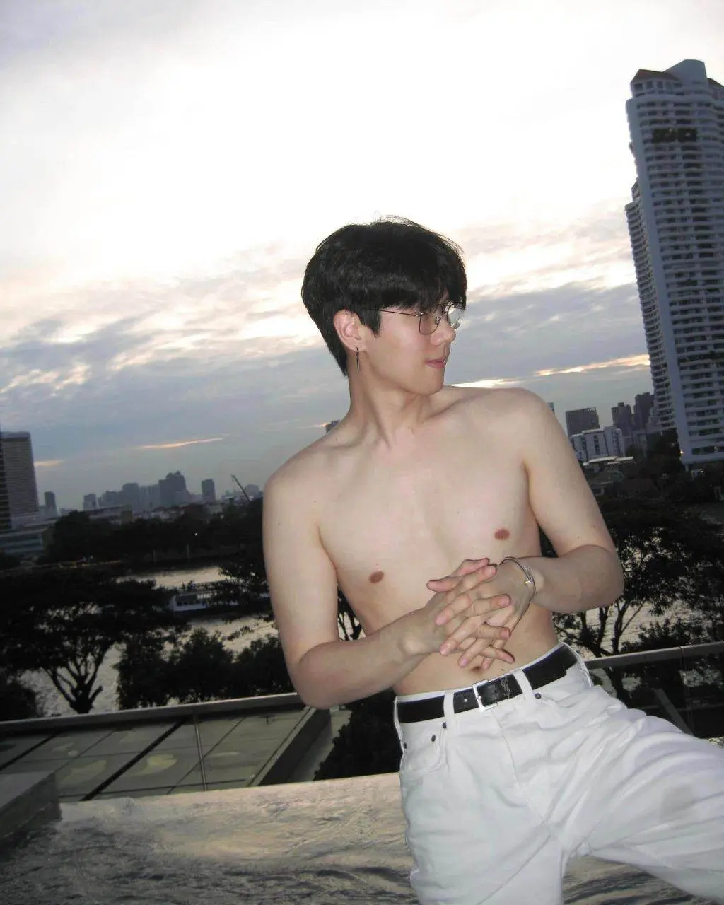 ถอดโชว์เรือนร่าง 2811