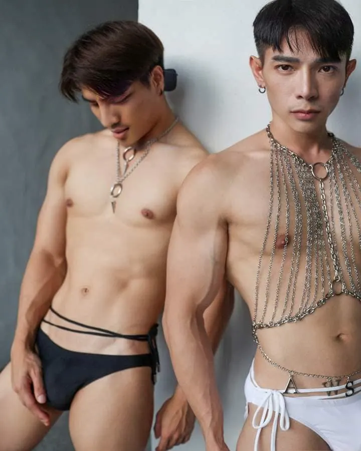 ถอดโชว์เรือนร่าง 2812