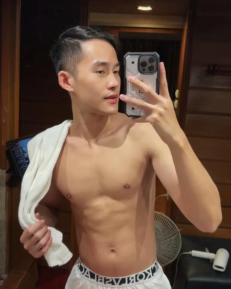 ถอดโชว์เรือนร่าง 2813