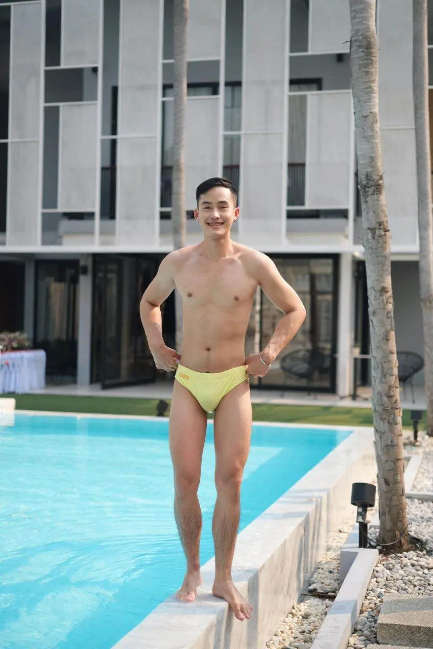 ถอดโชว์เรือนร่าง 2813