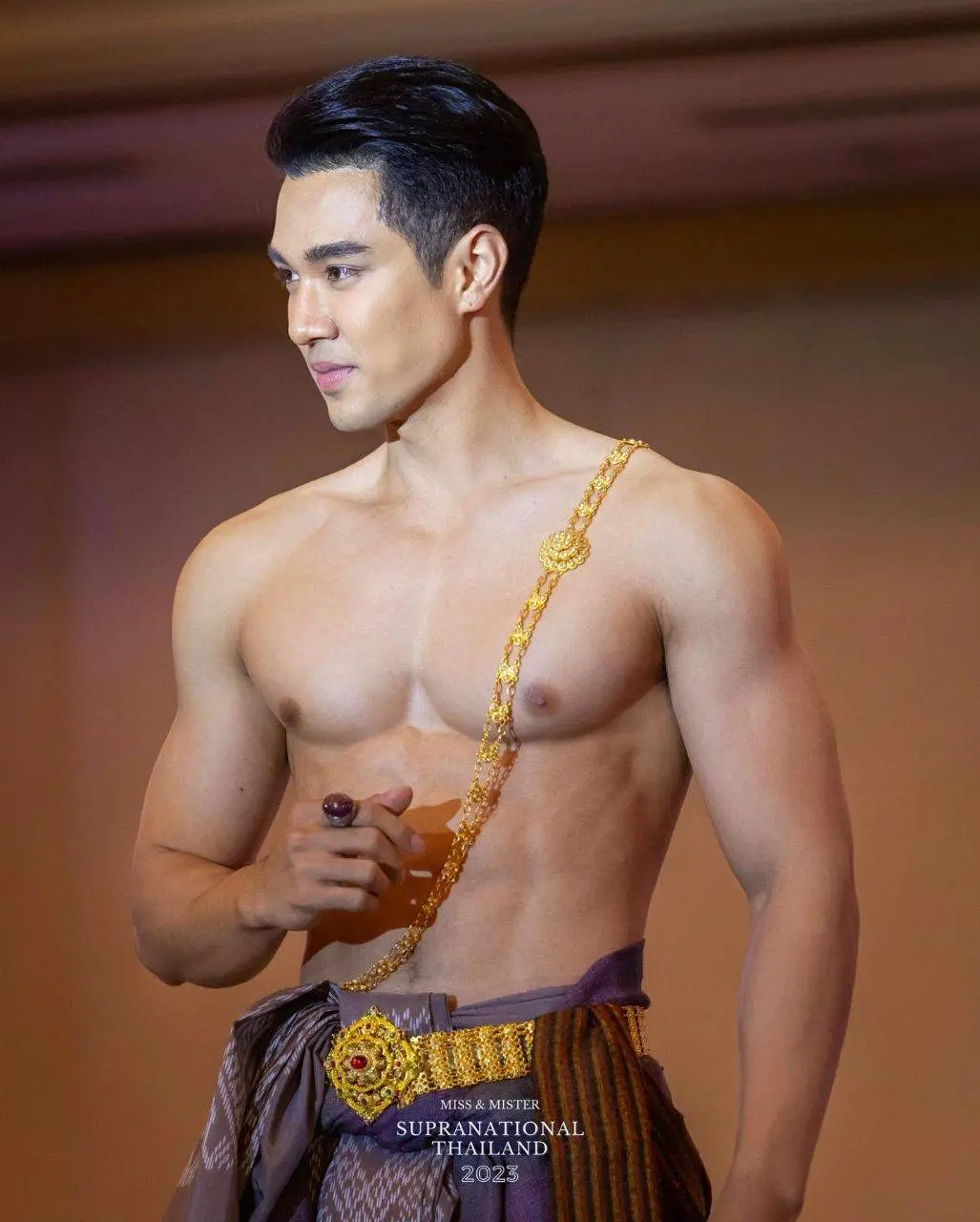 หนุ่มหล่อทรงกร้าวใจ // ▽ // 3