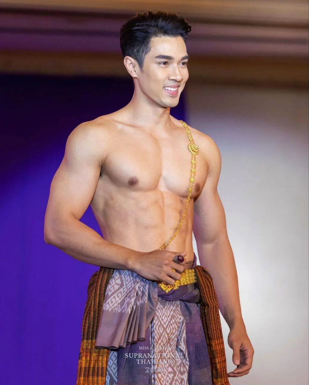 หนุ่มหล่อทรงกร้าวใจ // ▽ // 3