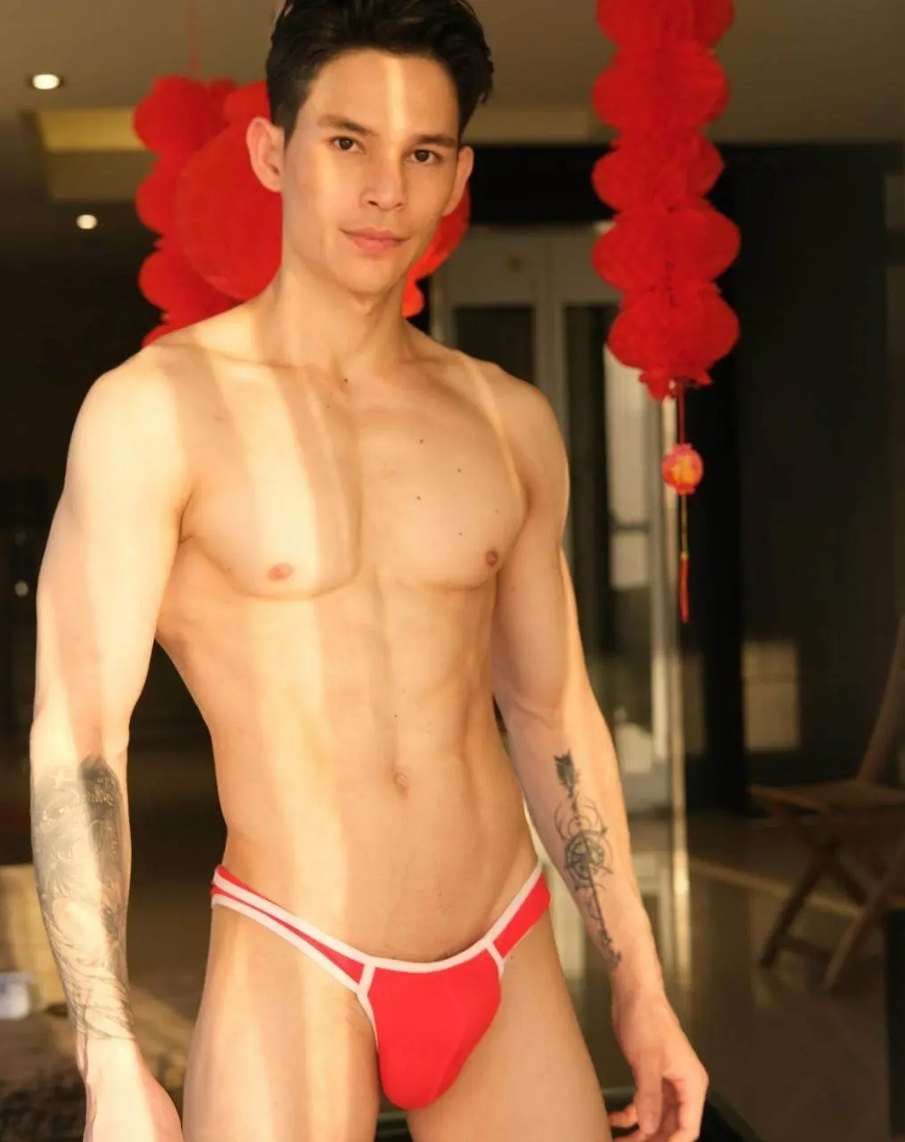 หนุ่มหล่อขึ้นปก 1153