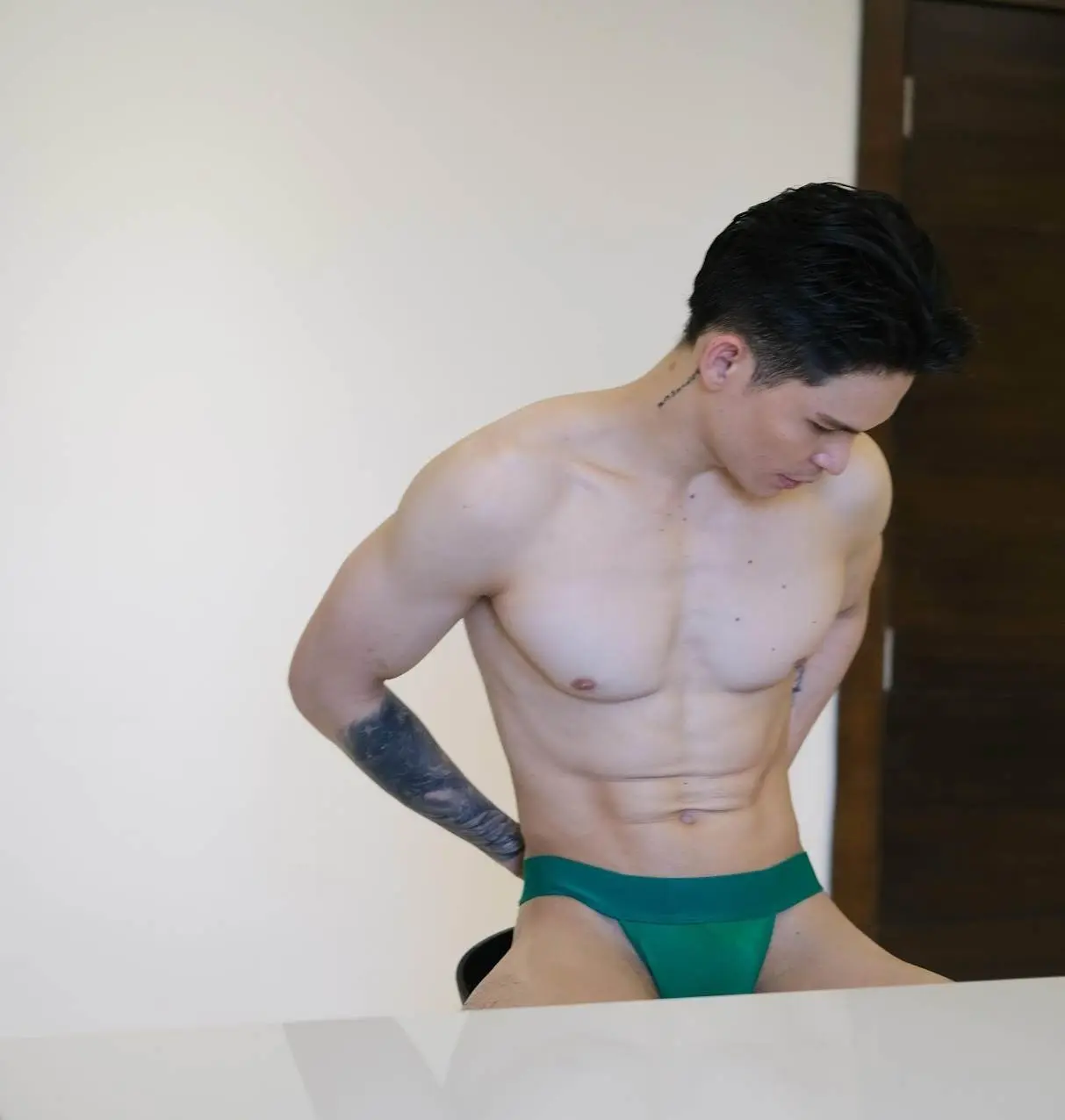 หนุ่มหล่อขึ้นปก 1153