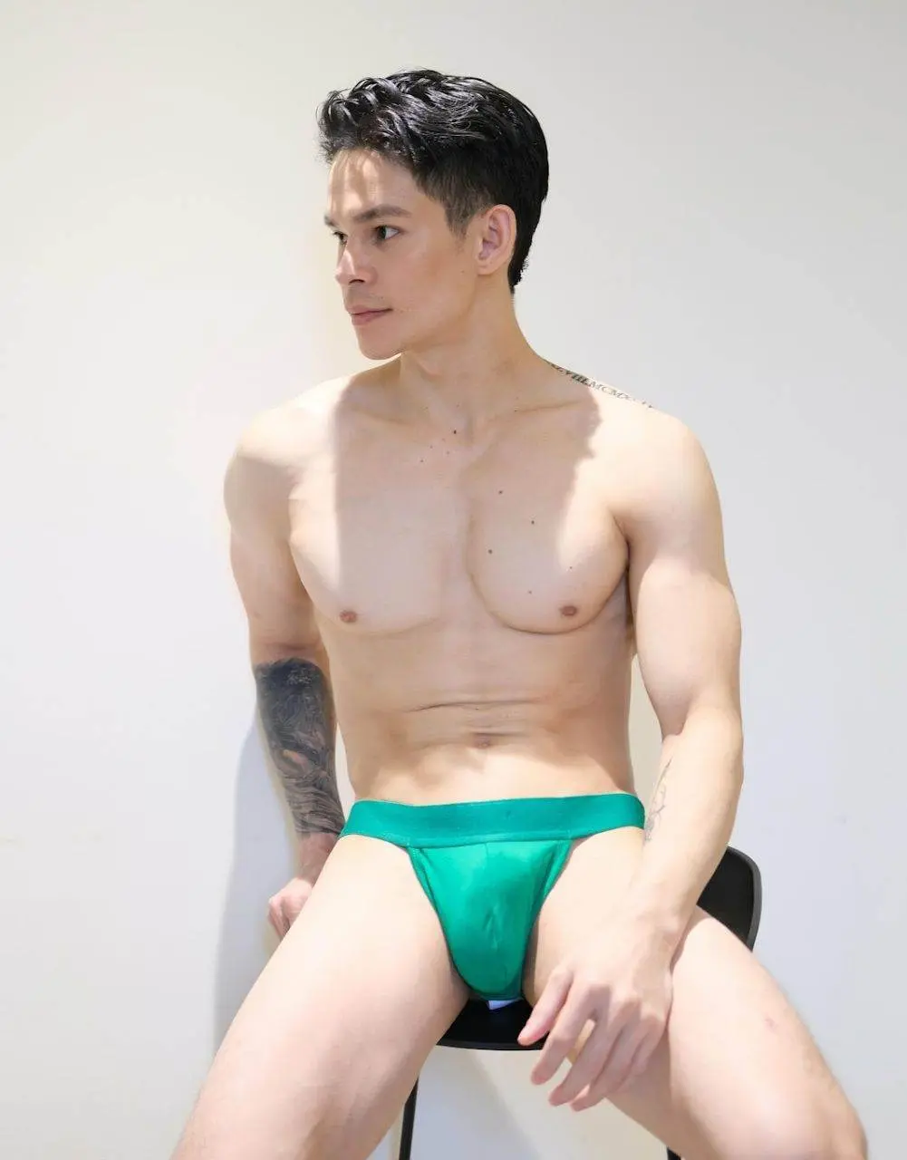 หนุ่มหล่อขึ้นปก 1153
