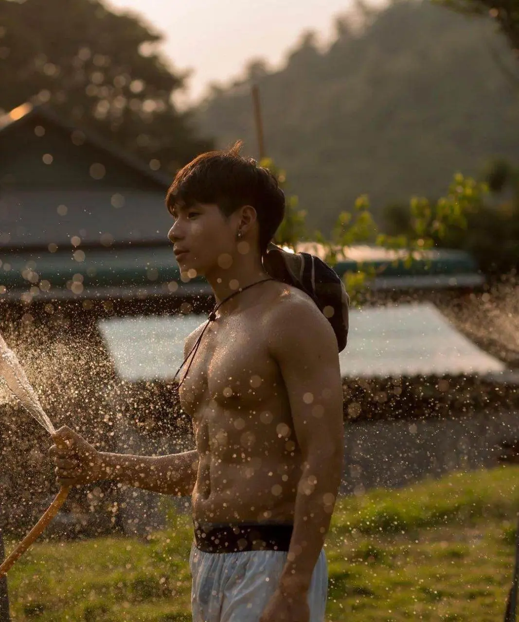 หนุ่ม..ทำสวน