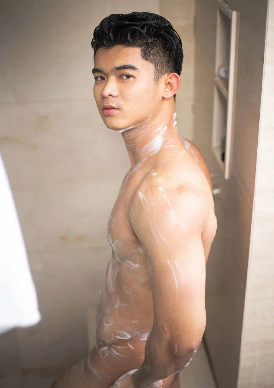 ส่องผู้ชายอาบน้ำ 60