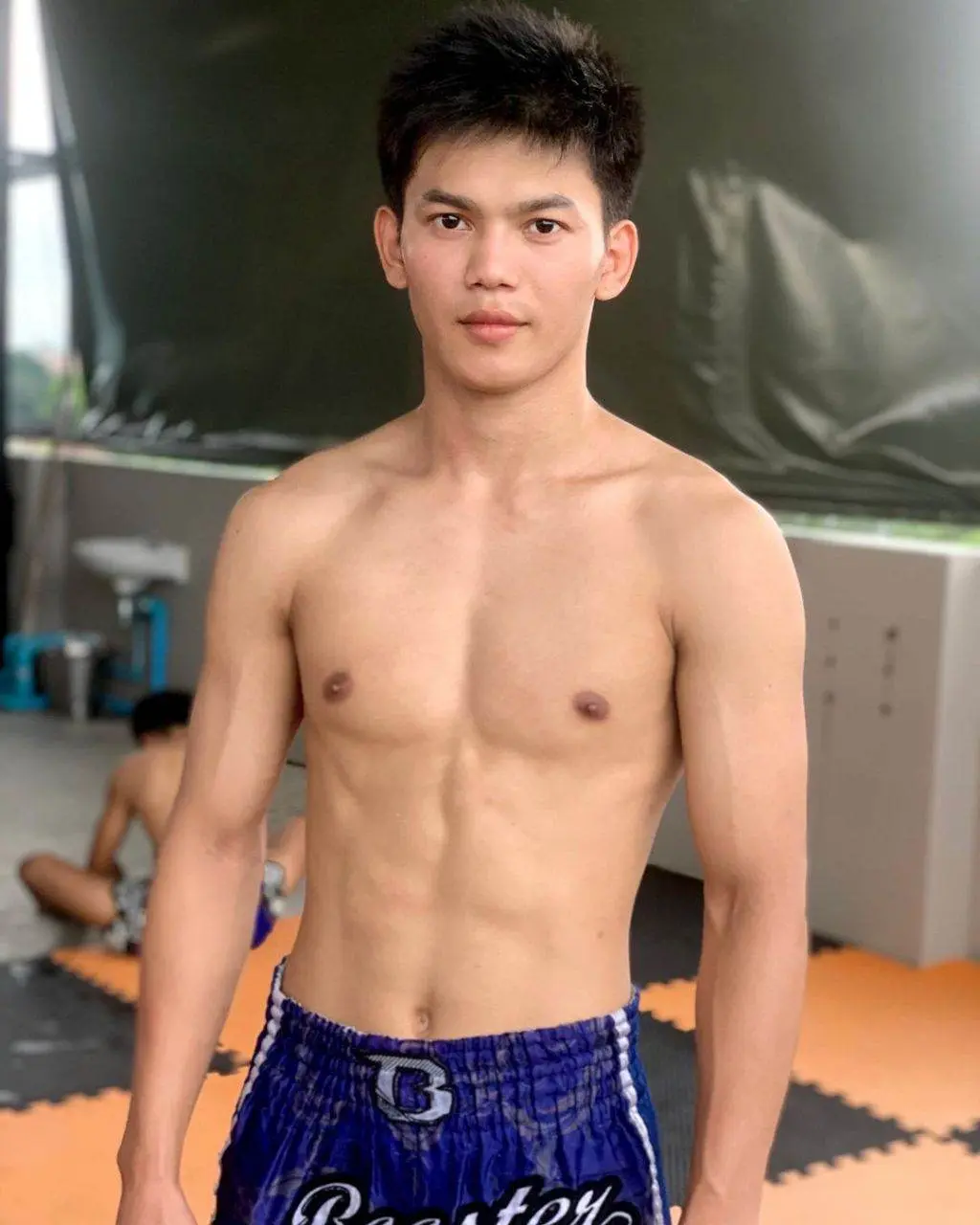 วิว เพชรโกศล