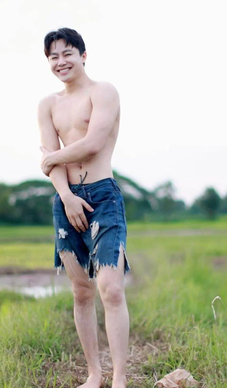 หนุ่ม..ดำนา