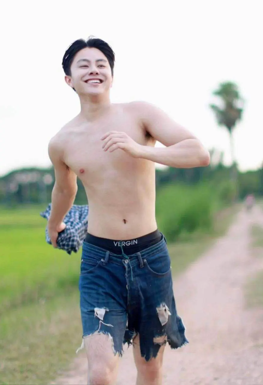 หนุ่ม..ดำนา
