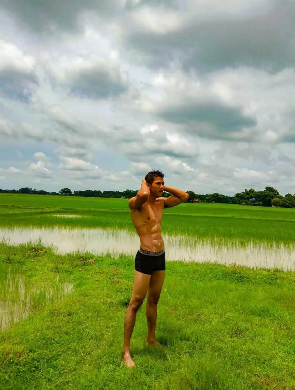 หนุ่ม..ดำนา