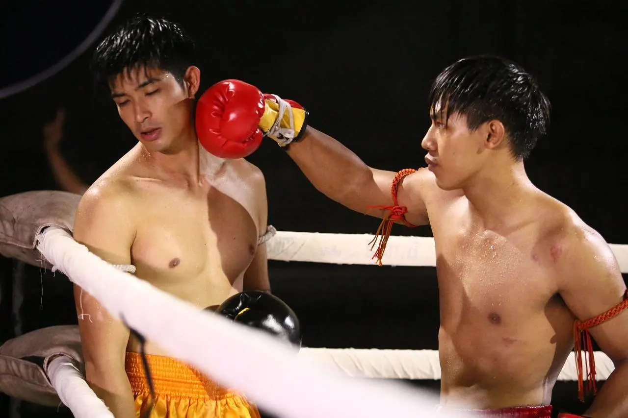 หล่อเข้มเต็มคำ