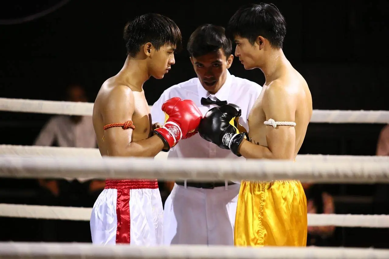 หล่อเข้มเต็มคำ