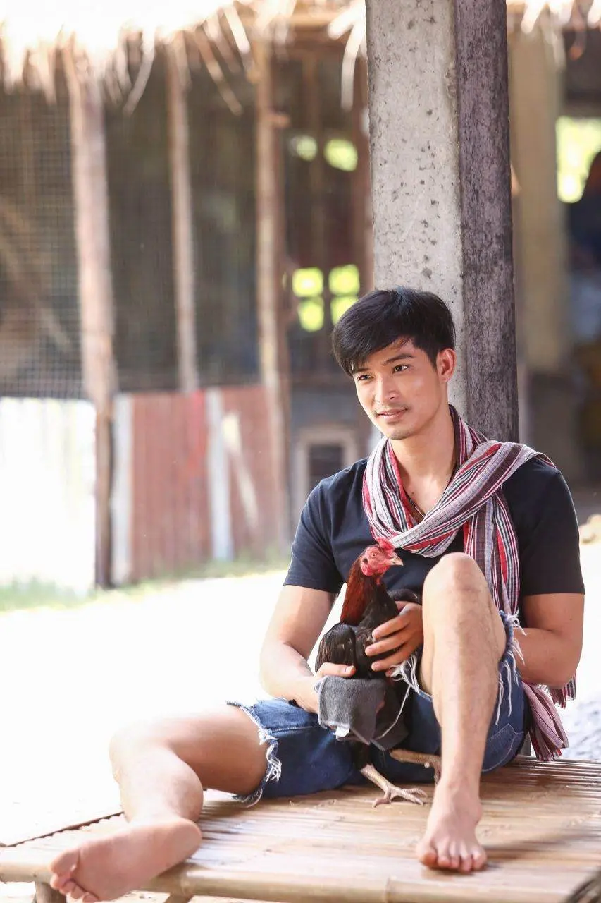หล่อเข้มเต็มคำ