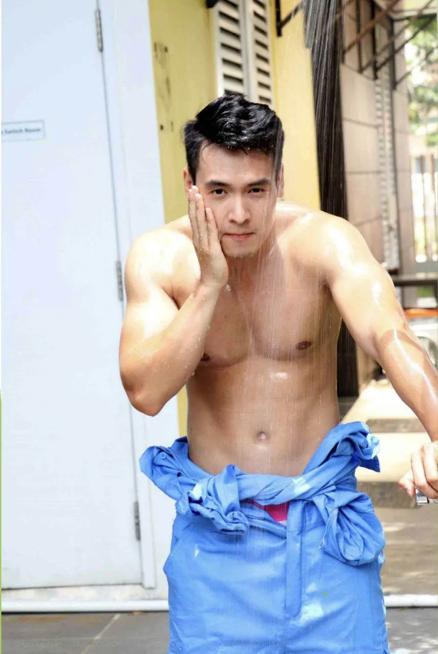 ส่องผู้ชายอาบน้ำ 68