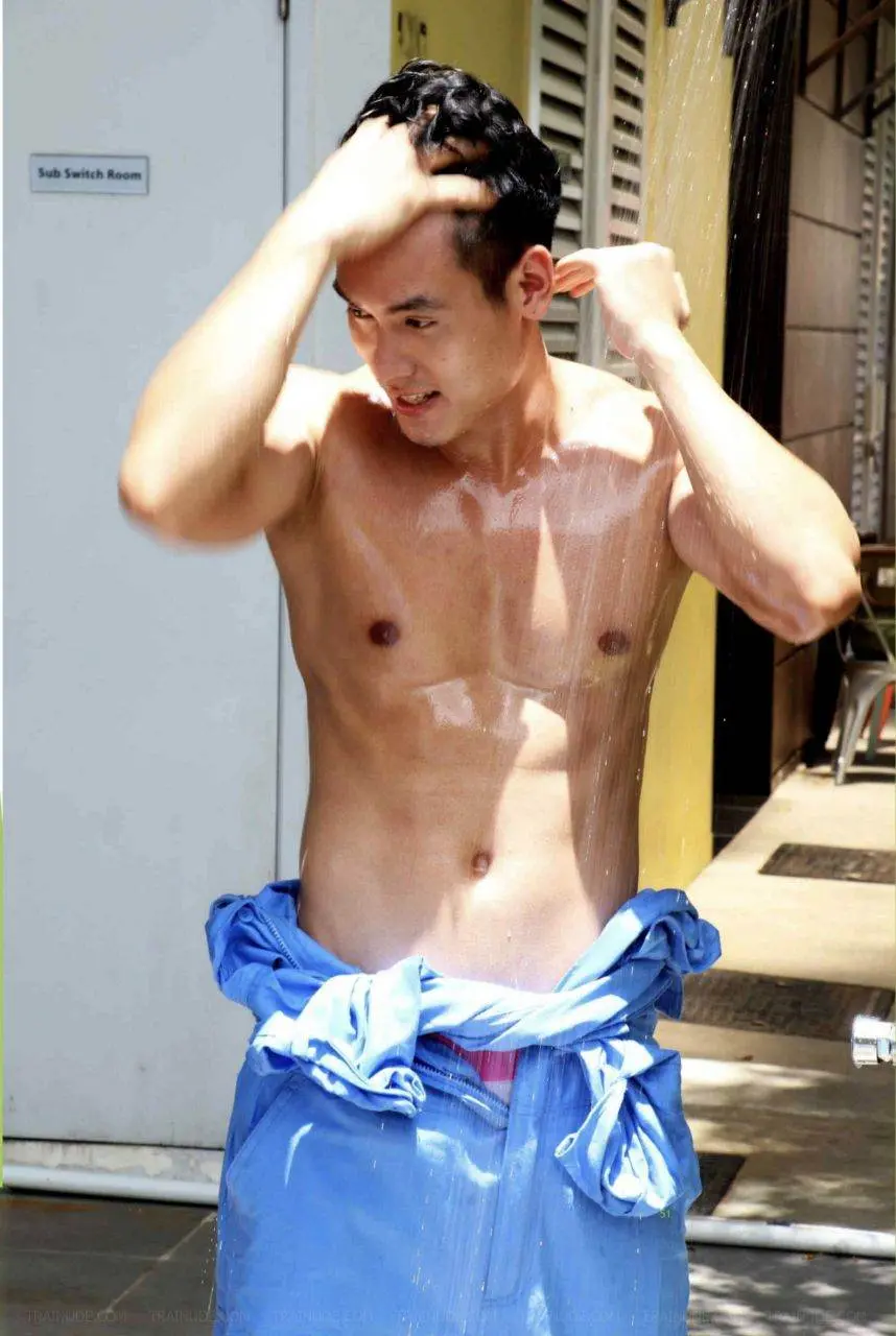 ส่องผู้ชายอาบน้ำ 68
