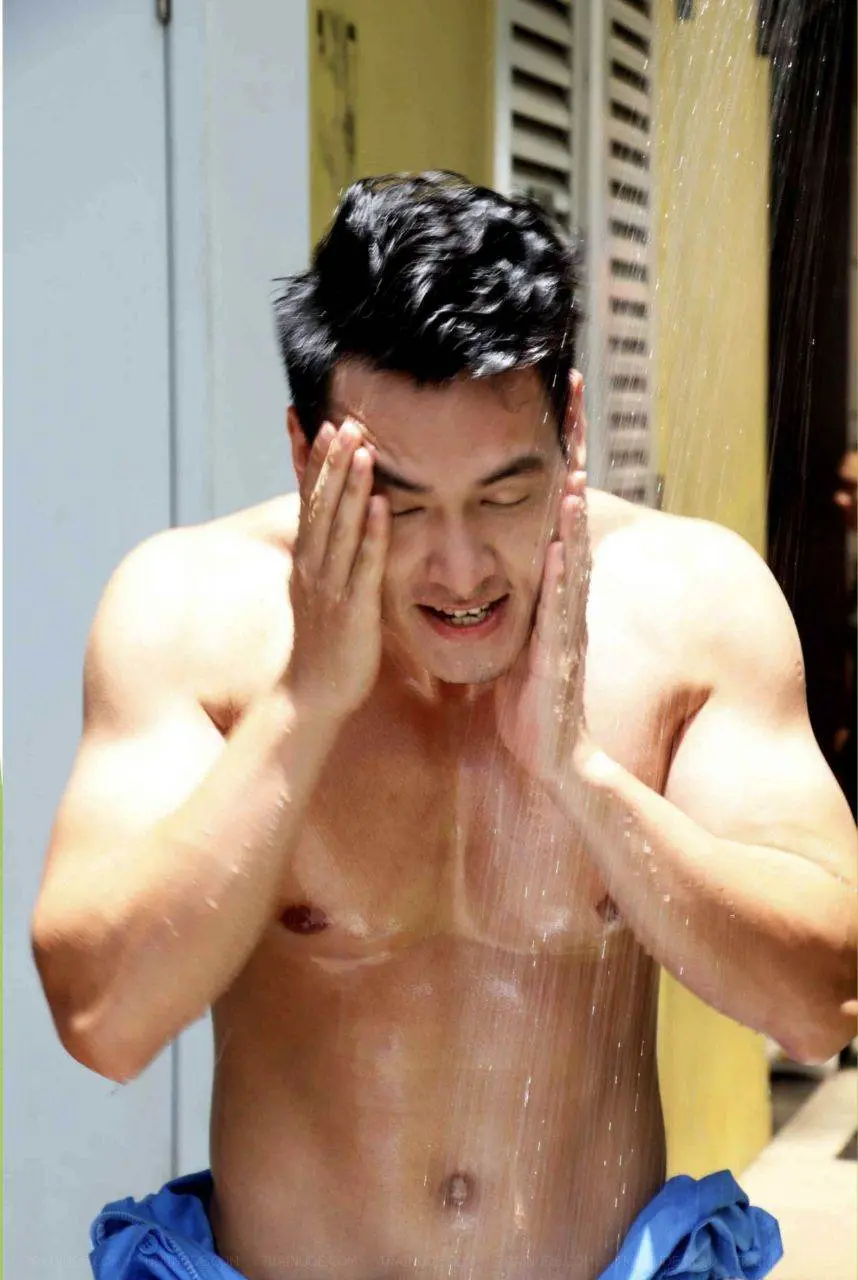 ส่องผู้ชายอาบน้ำ 68
