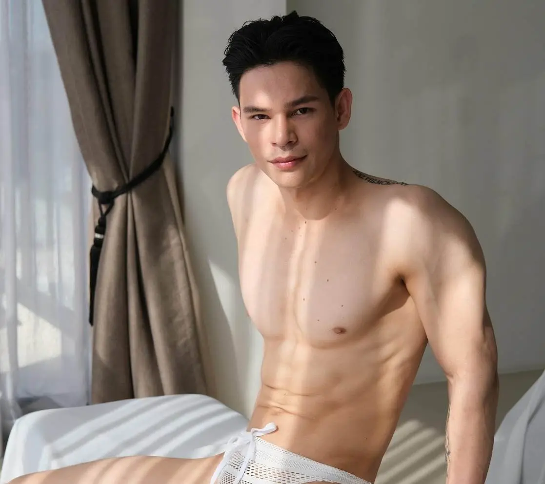 หนุ่มหล่อขึ้นปก 1153.3