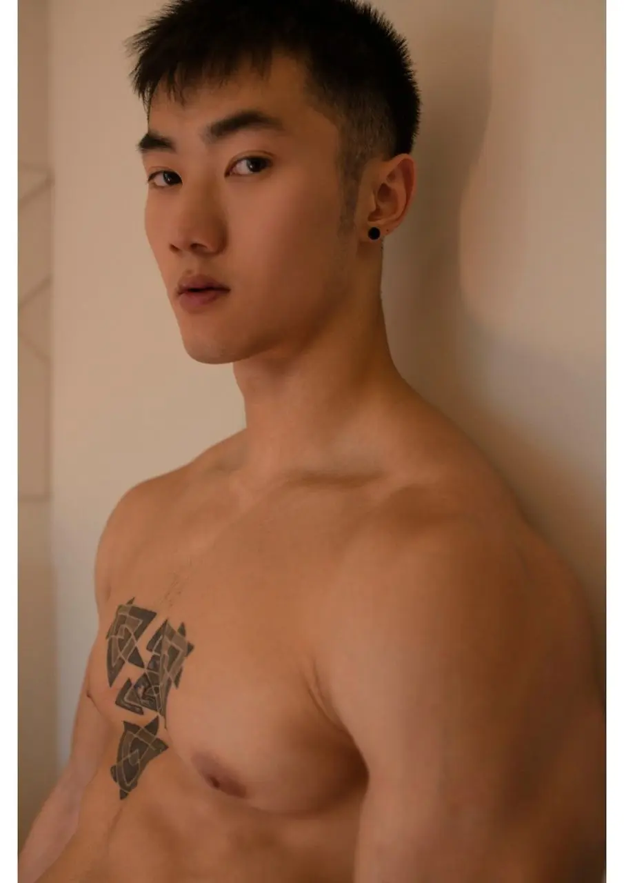 หนุ่มหล่อขึ้นปก 1157.1