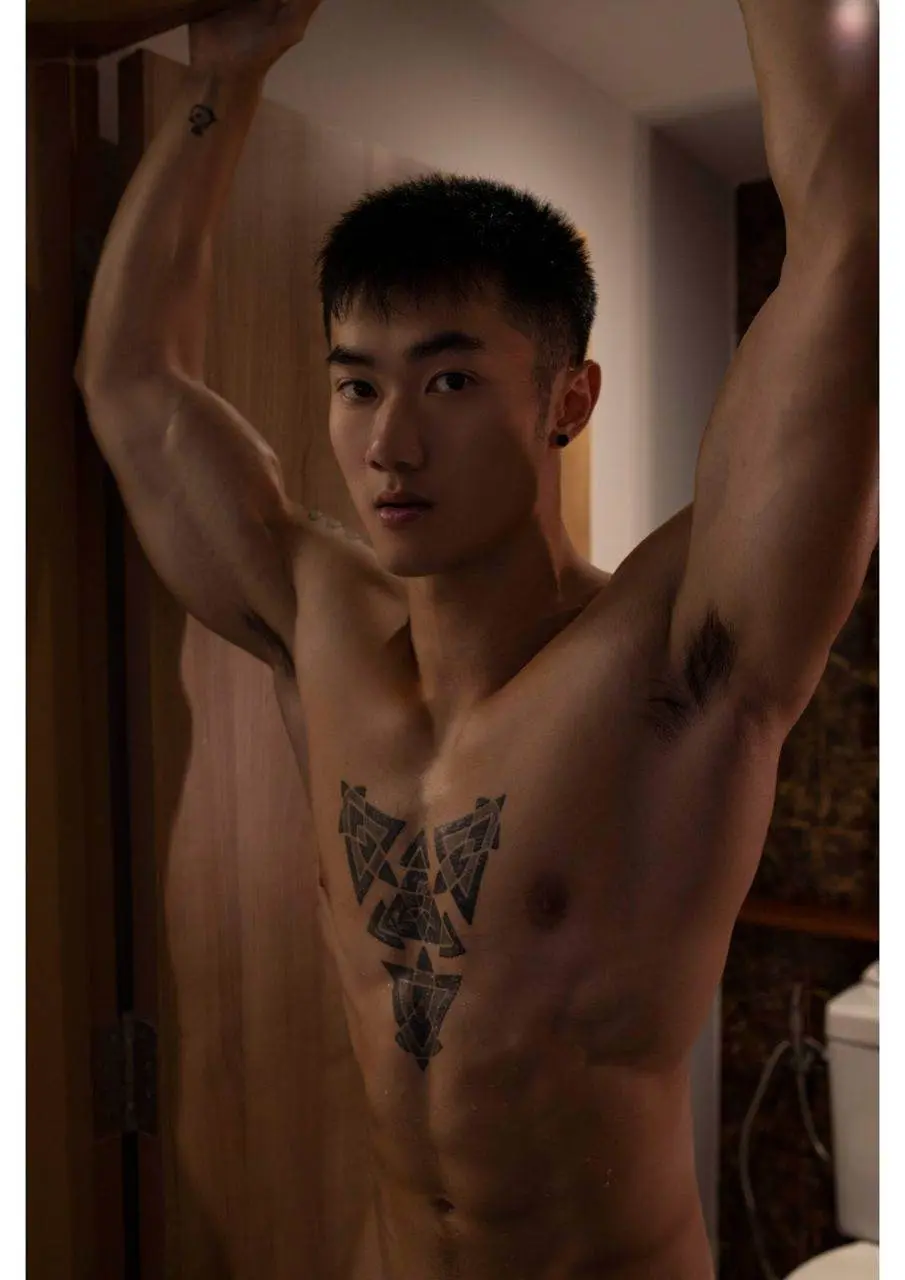 หนุ่มหล่อขึ้นปก 1157.1