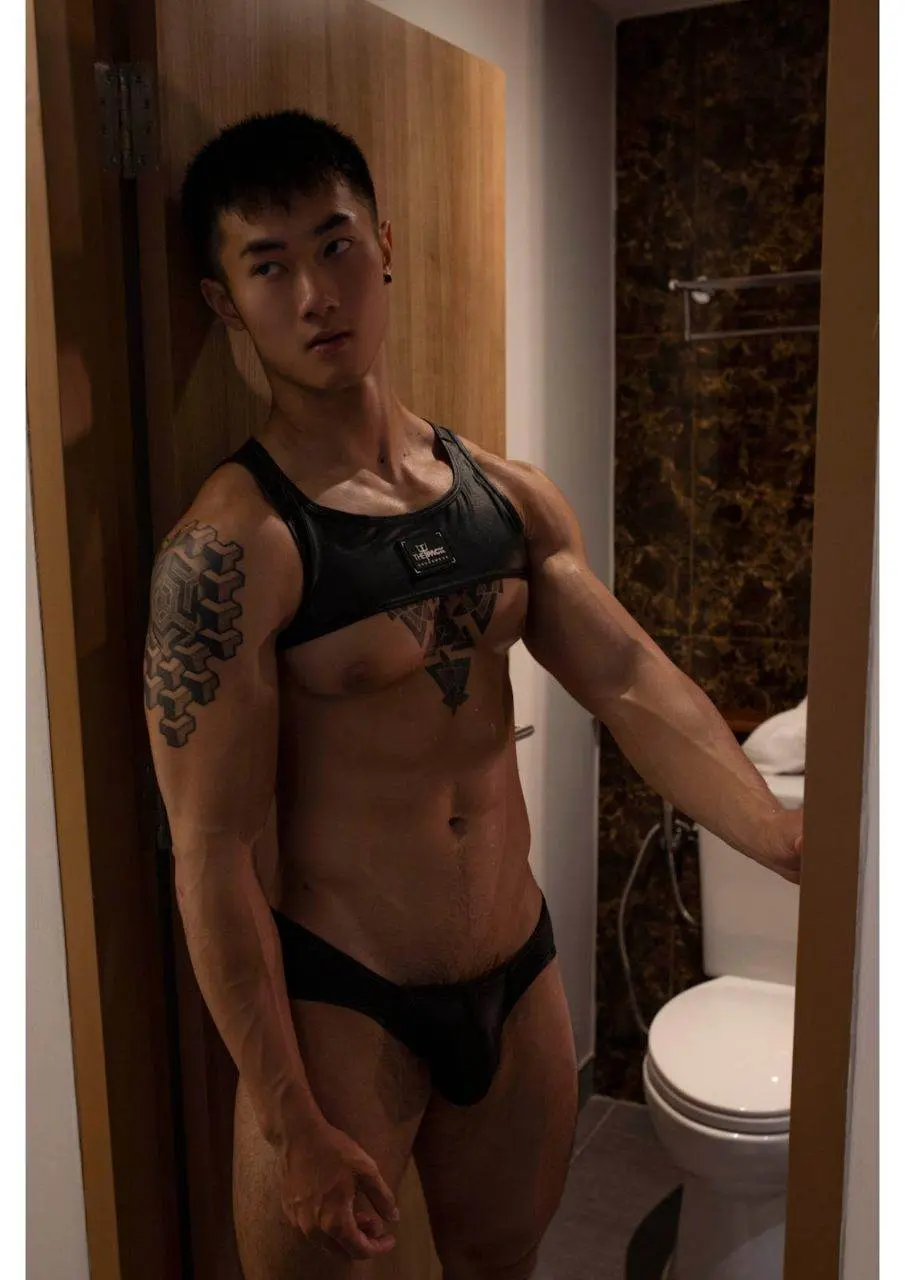 หนุ่มหล่อขึ้นปก 1157.1