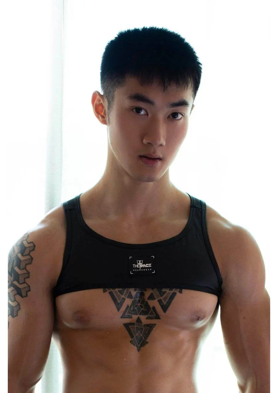 หนุ่มหล่อขึ้นปก 1157.1