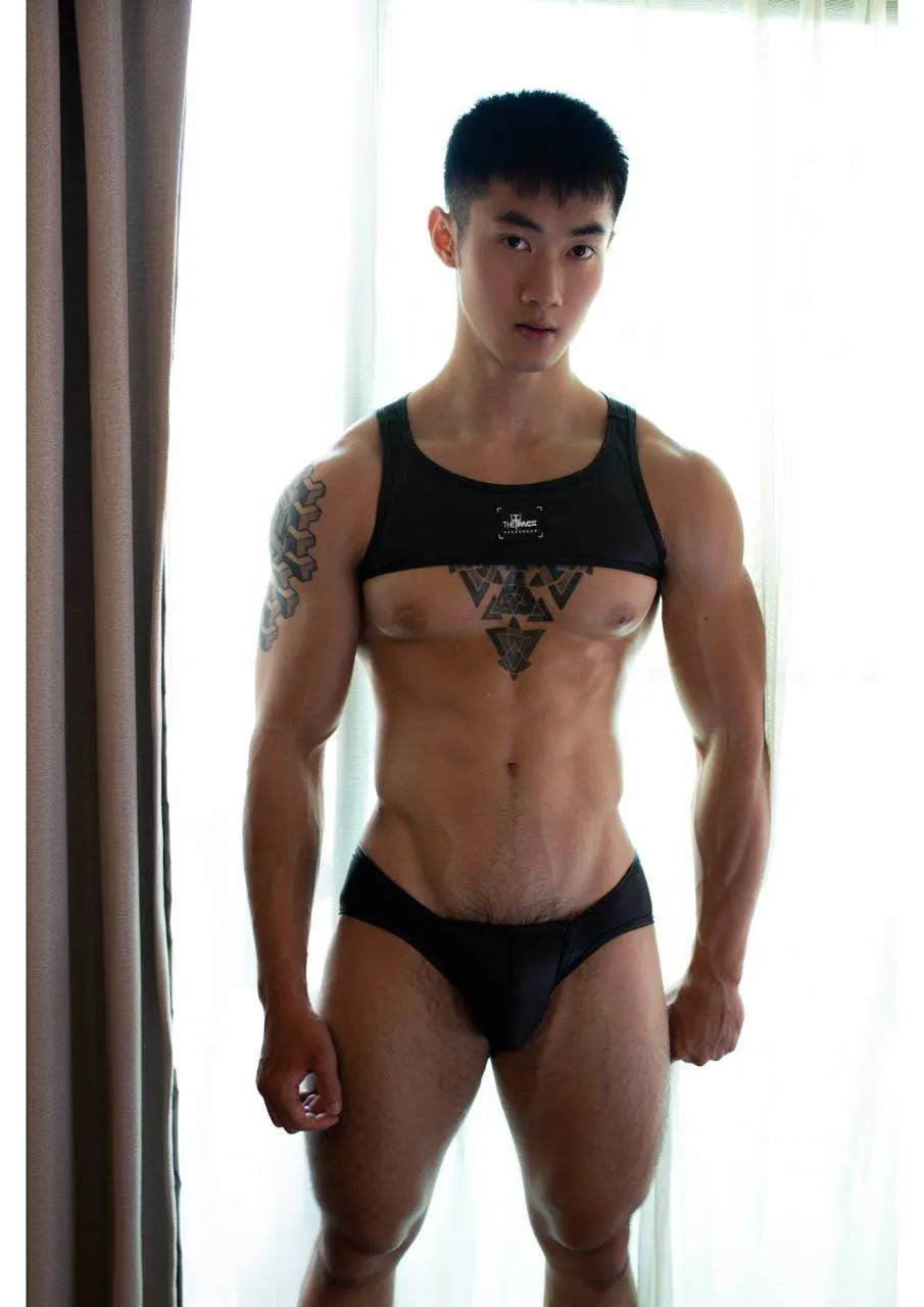 หนุ่มหล่อขึ้นปก 1157.1