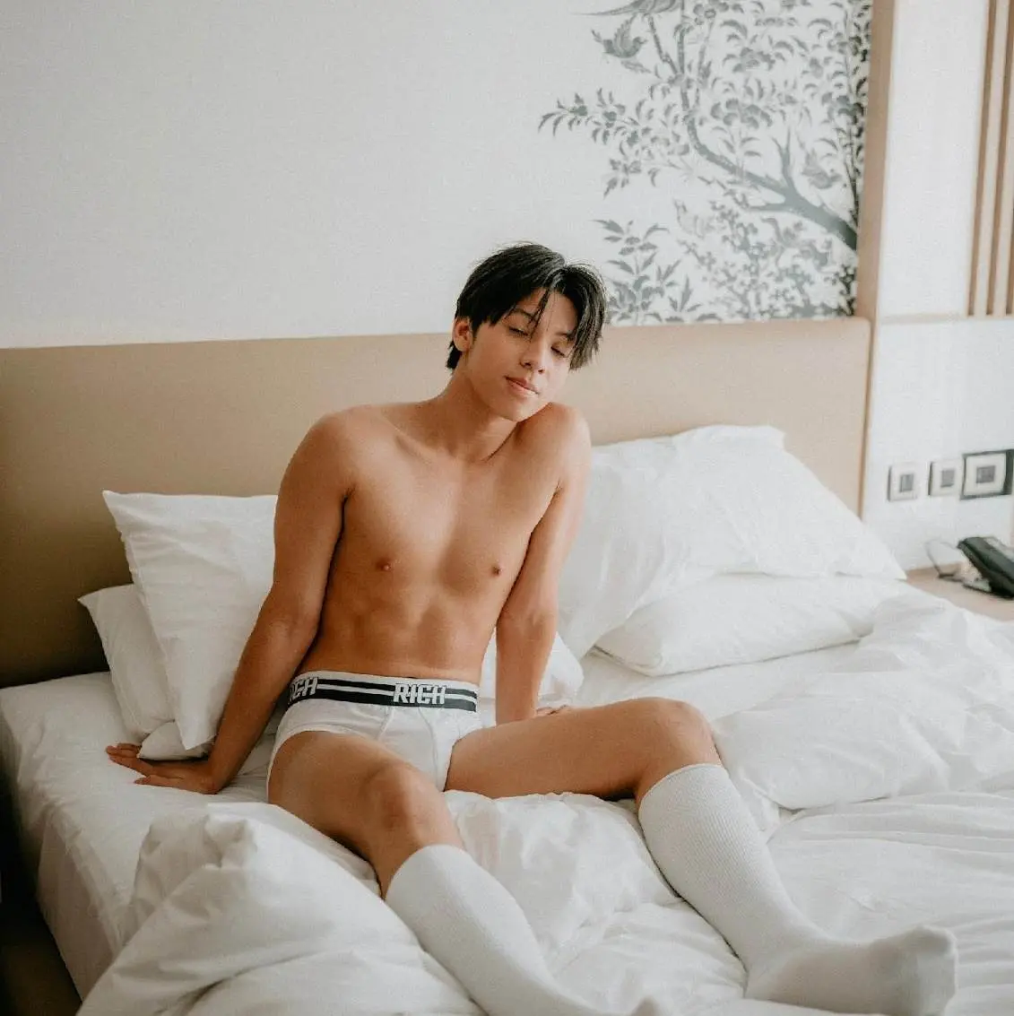 หนุ่มหล่อขึ้นปก 1159.1