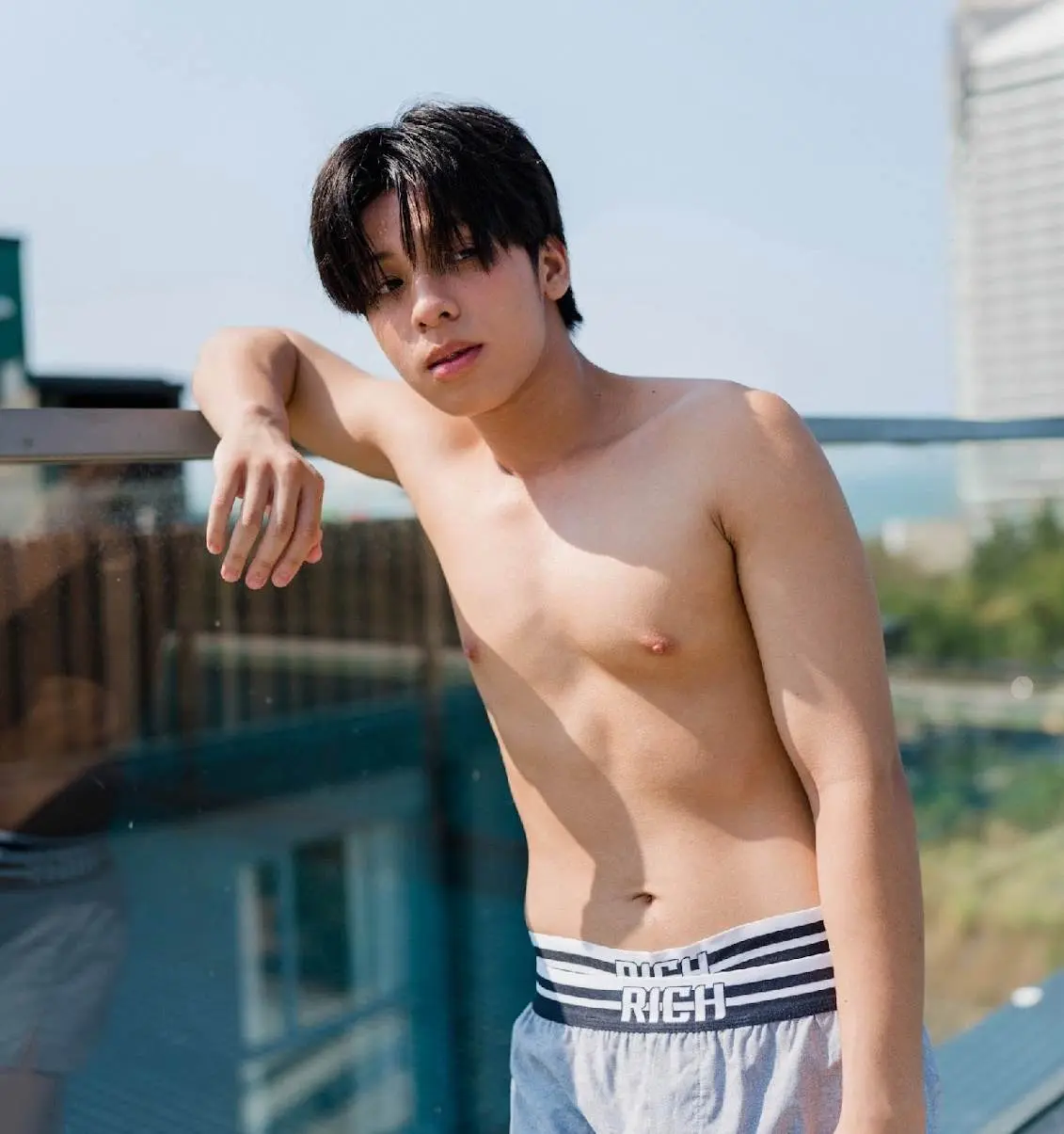 หนุ่มหล่อขึ้นปก 1159.1