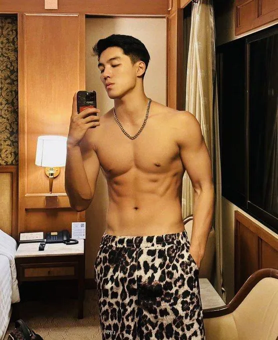 ถอดโชว์เรือนร่าง 2816
