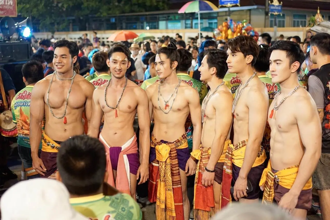 ถอดโชว์เรือนร่าง 2816