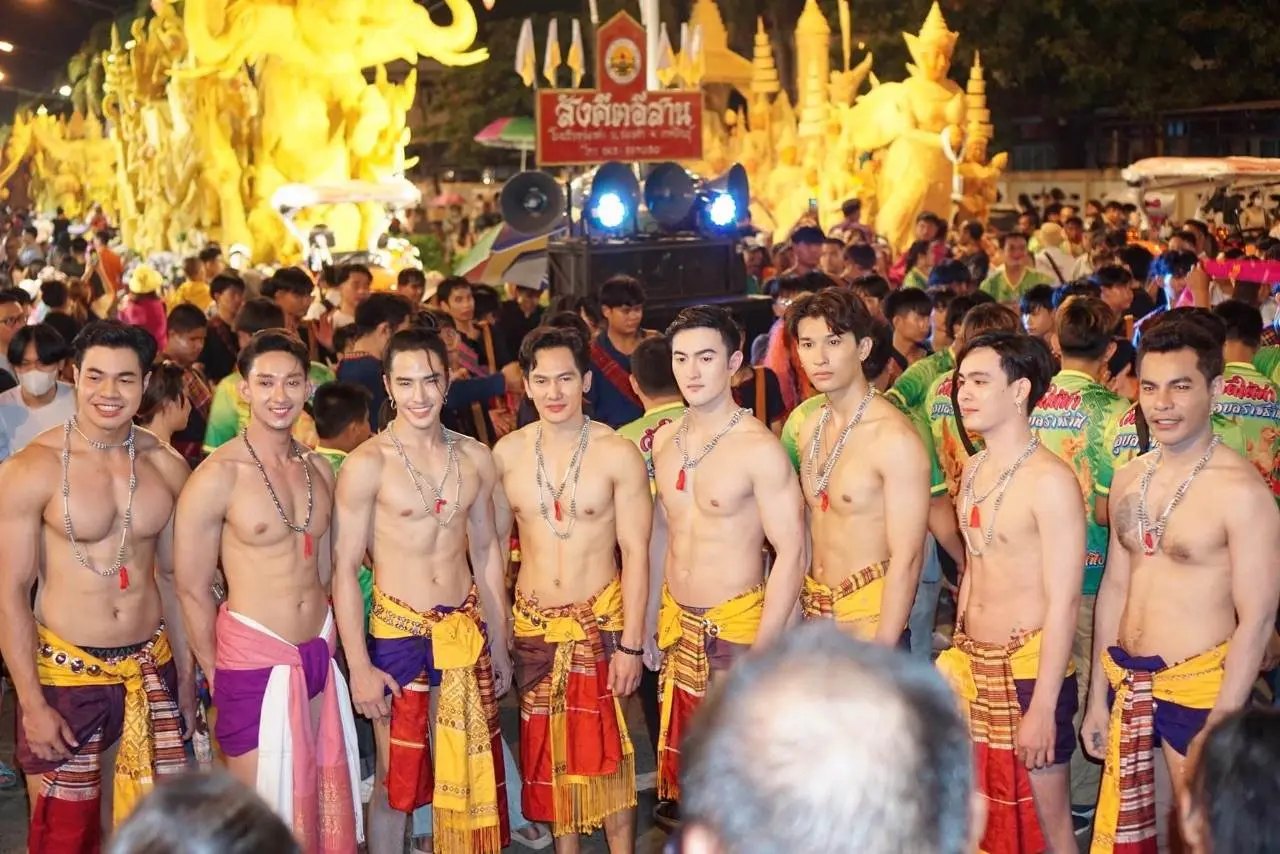 ถอดโชว์เรือนร่าง 2816
