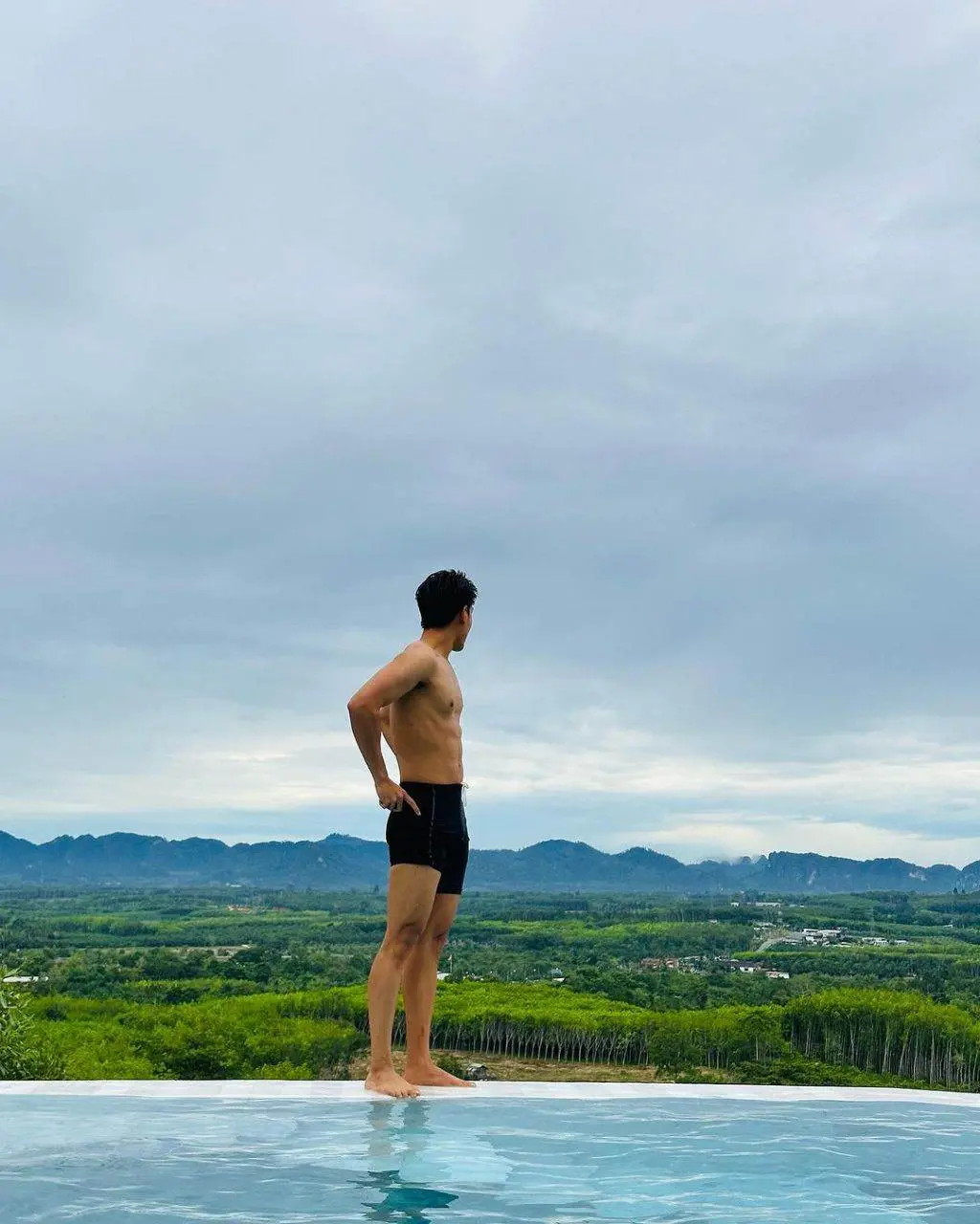 น้ำล้นเอ่อตะลิ่ง