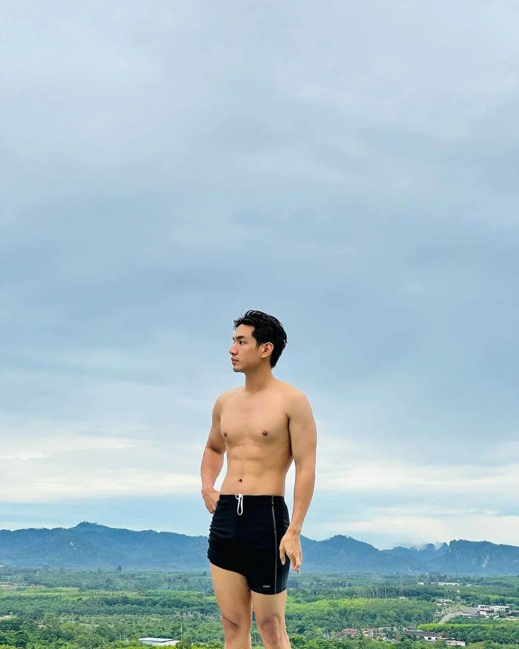 น้ำล้นเอ่อตะลิ่ง