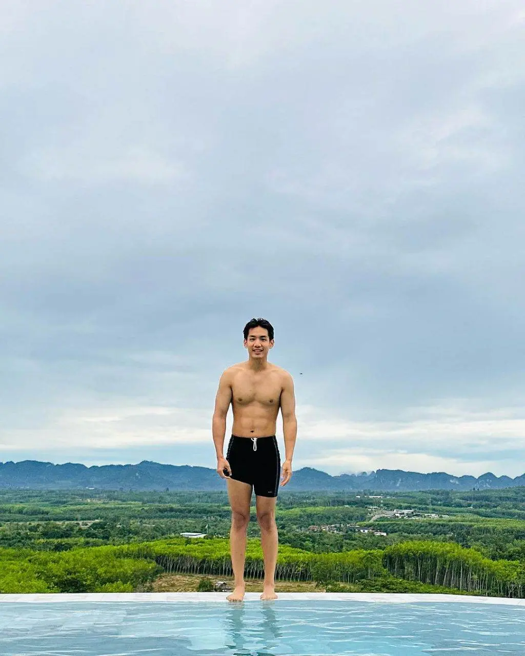 น้ำล้นเอ่อตะลิ่ง