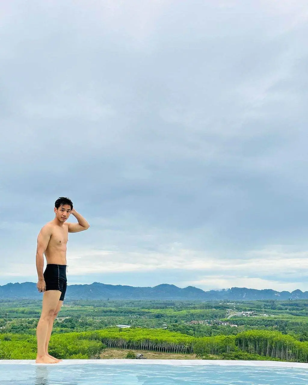 น้ำล้นเอ่อตะลิ่ง