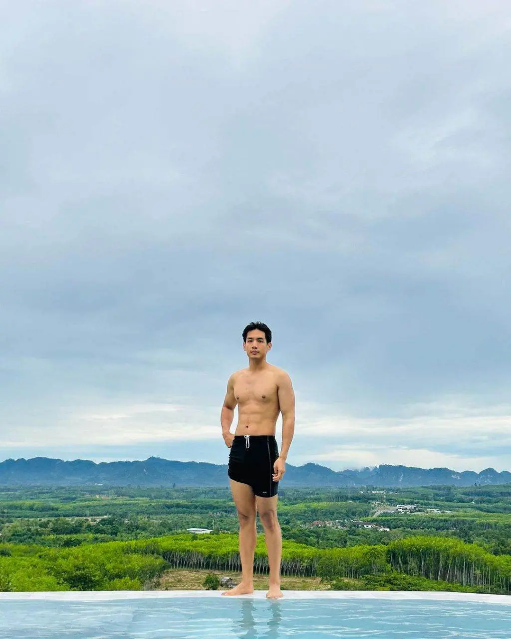 น้ำล้นเอ่อตะลิ่ง