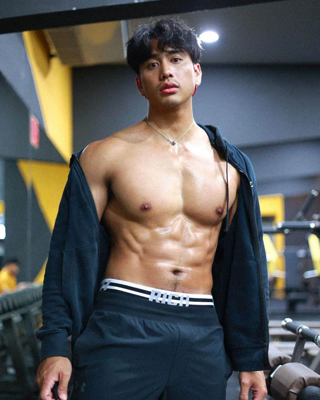 น้ำล้นเอ่อตะลิ่ง